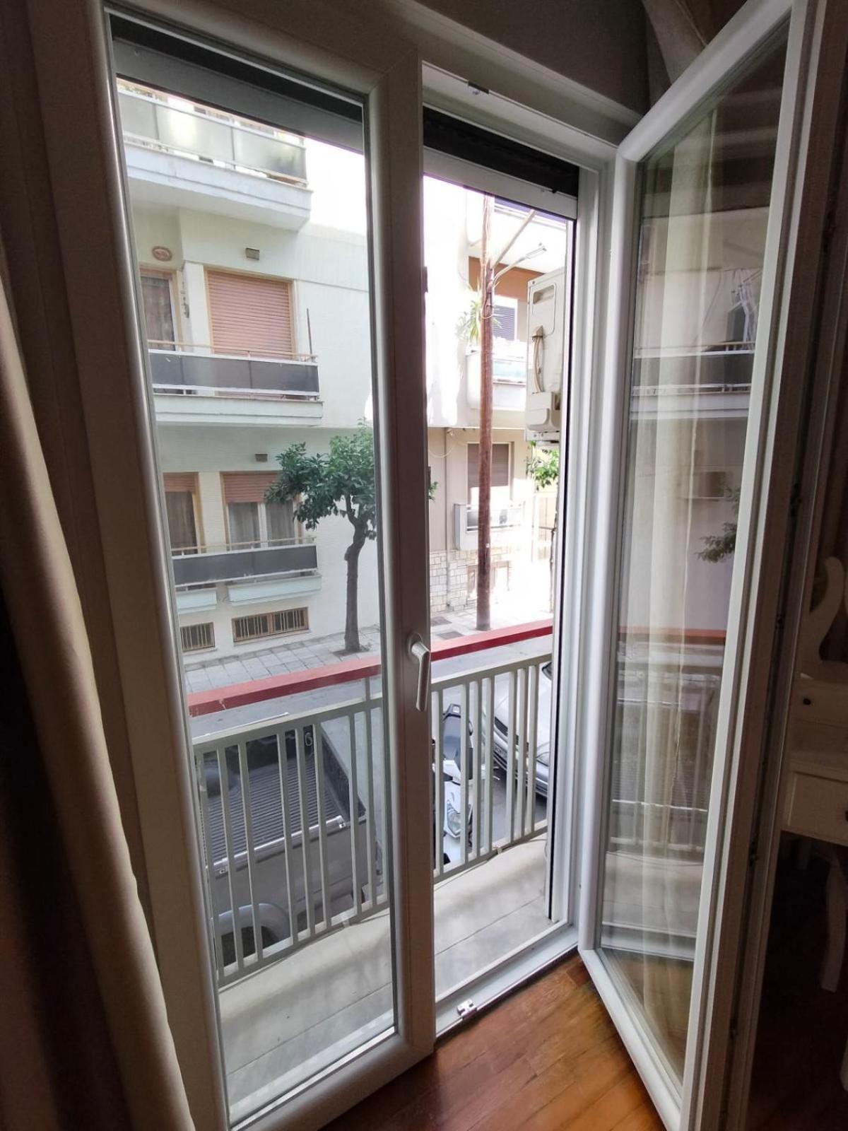 Elegant Central Apartment In Volos Exterior photo